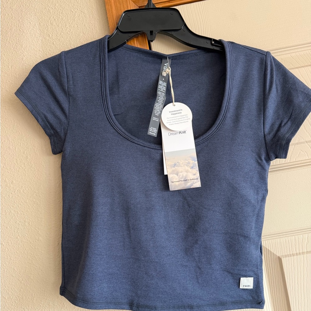Vuori Women's Navy Crop Top